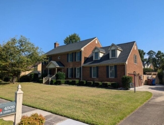Building Photo - Gorgeous house for rent in Chesapeake.