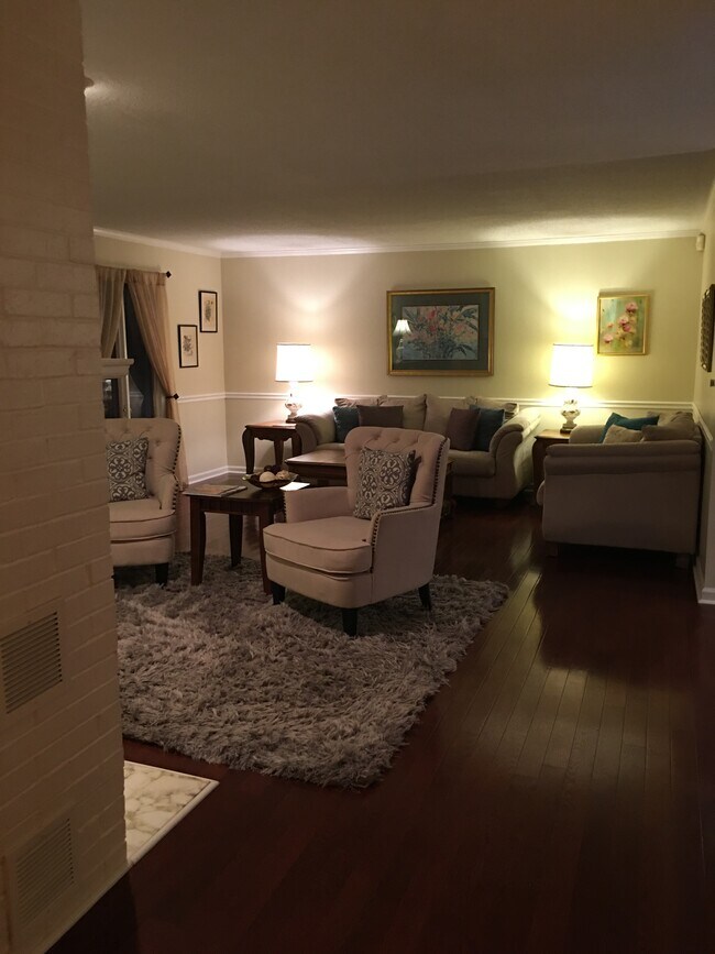 Building Photo - 685 Donald Ross Dr