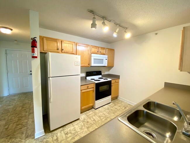 Building Photo - 431 Harts Cove Way