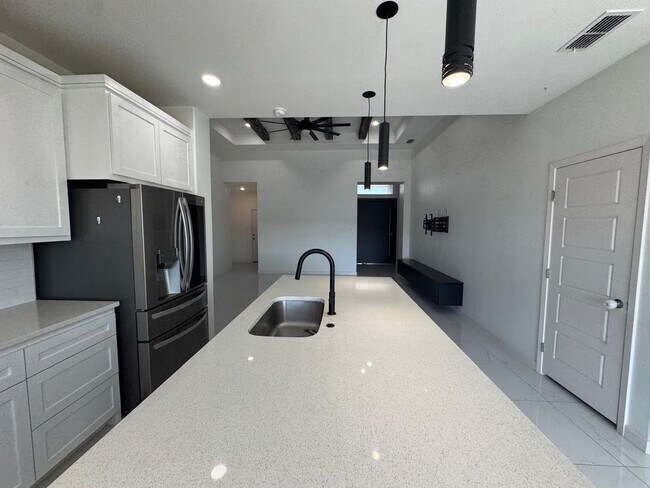 Building Photo - 1504 Ocaso Dr