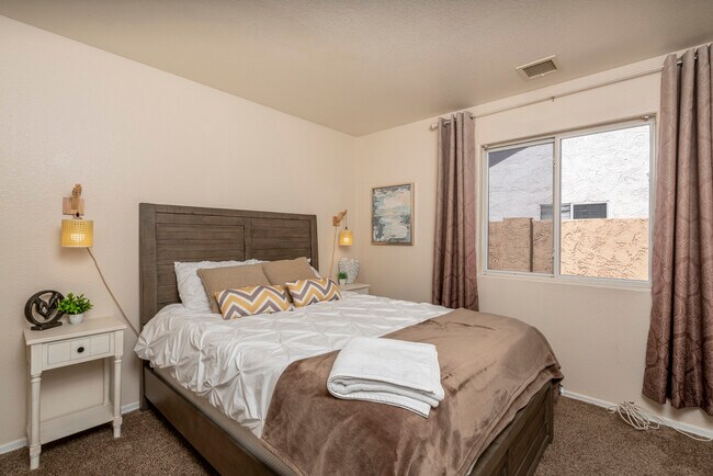 Building Photo - 1547 E Inouye Dr