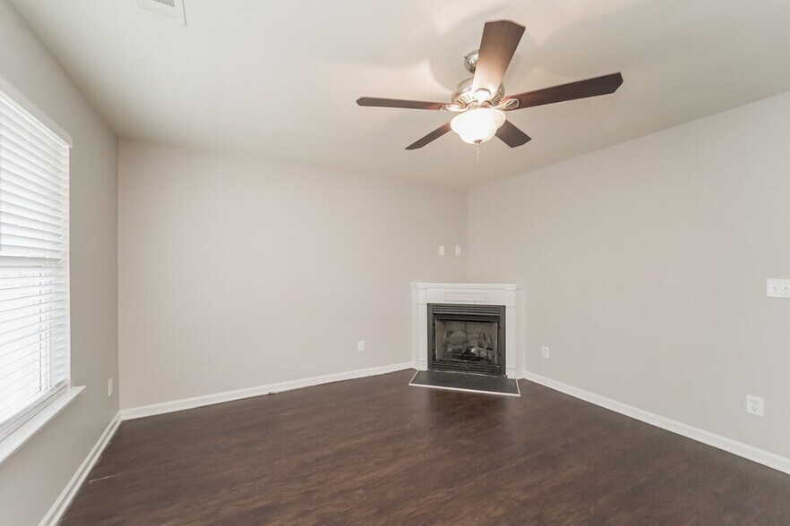 Building Photo - 5713 Henderson Oaks Dr