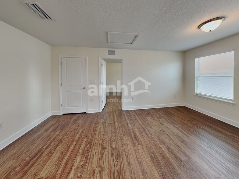 Building Photo - 322 Pine Terrace Dr