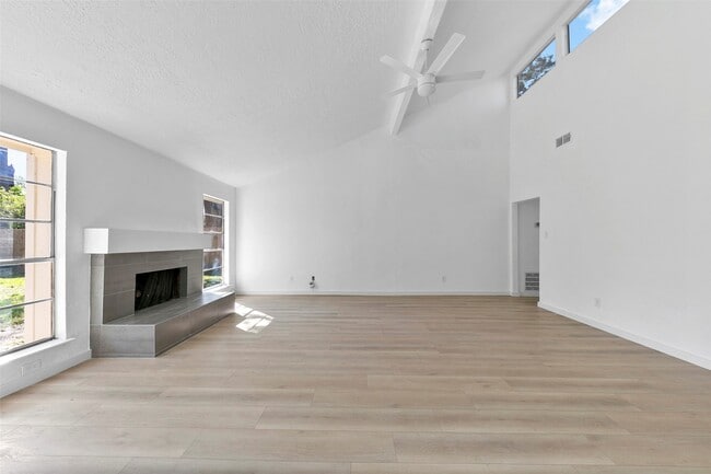 Building Photo - 2042 Lexington Woods Dr