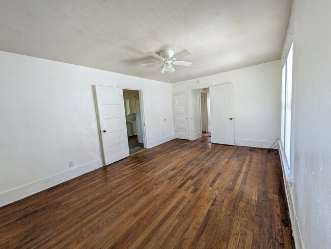 Building Photo - 207 3rd Ave NW