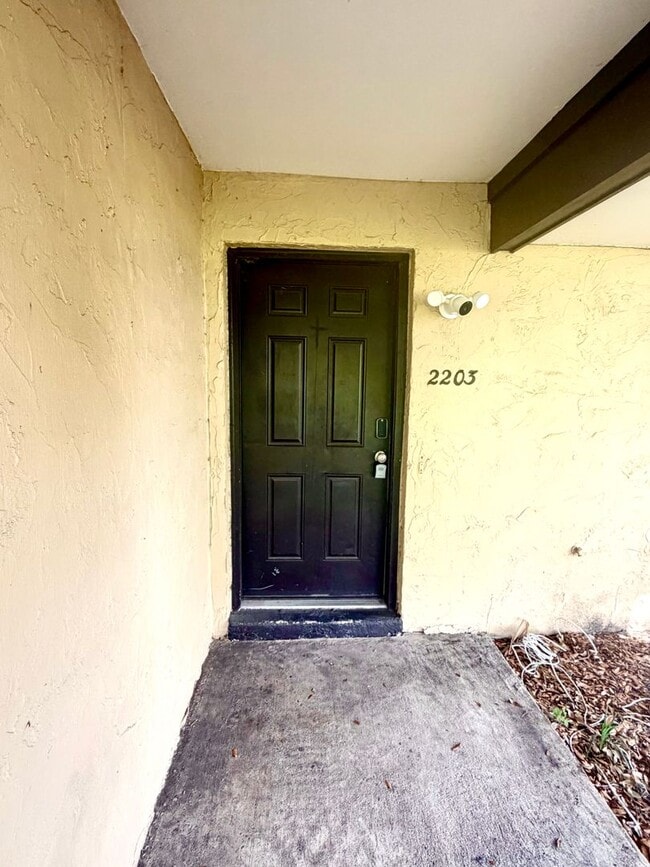 Building Photo - 2203 Silver Pines Pl
