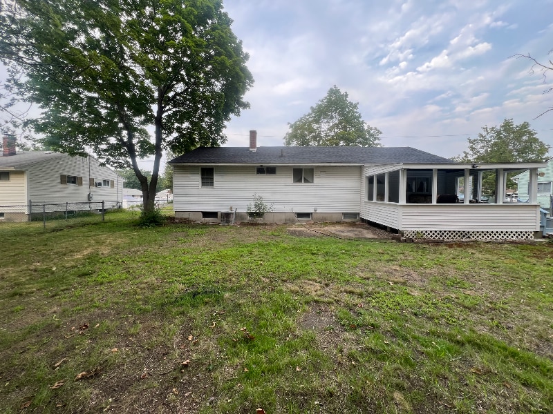 Building Photo - 240 Greenaway Dr