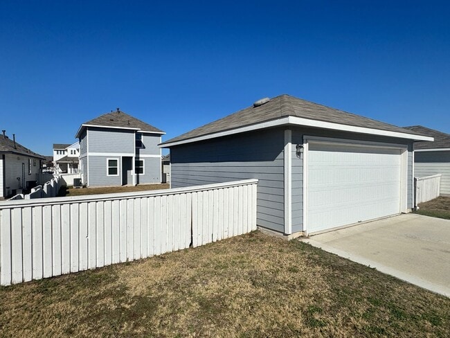 Building Photo - New & Modern Beach Like Home - 2/2.5 - Cas...