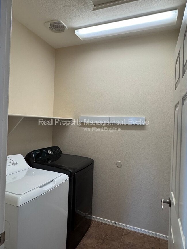 Building Photo - 13601 W Verde Ln