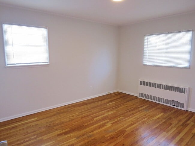 Building Photo - Updated 3 Bedroom Ranch