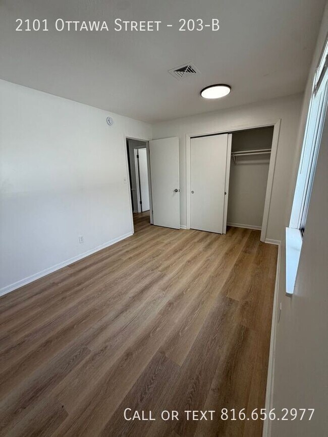 Building Photo - 2101 Ottawa St