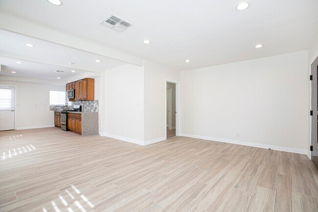Building Photo - 10955 Burnet Ave