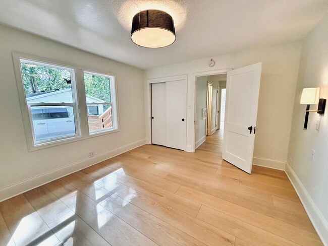 Building Photo - 7713 Knoll St