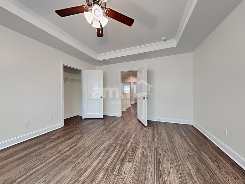 Building Photo - 615 W Lionel Rd