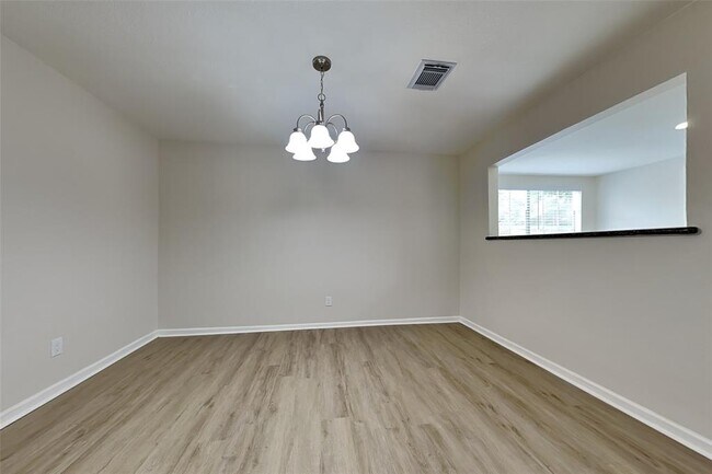Building Photo - 4010 Spring Meadow Dr