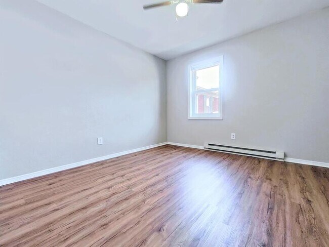 Building Photo - 4437 Layola Ave