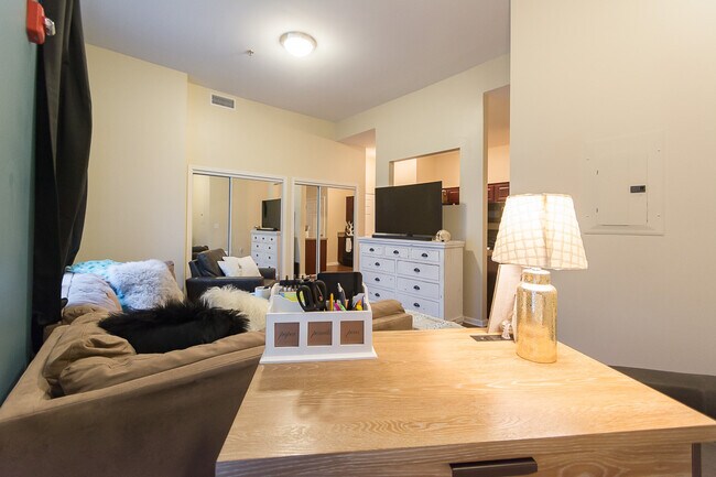 Interior Photo - Morton Grad Apartments