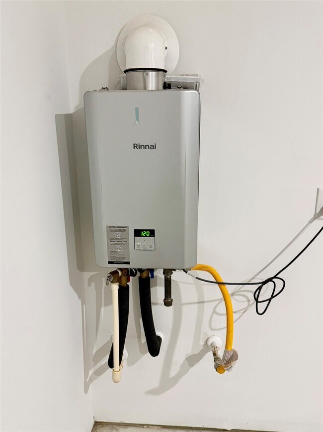 Building Photo - 5835 Majestic Sky Dr