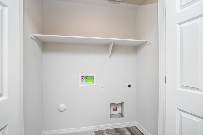 Building Photo - 3Br Home $1799 59th Ave/Broadway