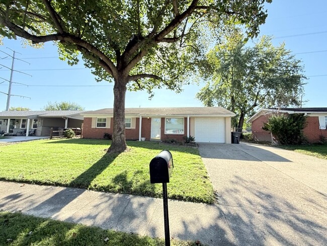 Building Photo - 1325 Longfellow Dr