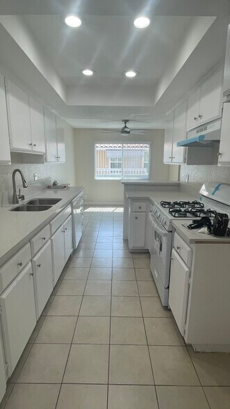 Building Photo - 8212 Slater Ave