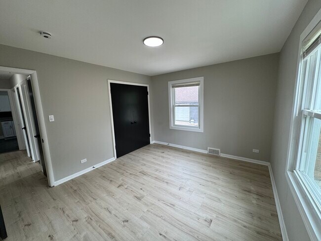 Building Photo - 16439 Cottage Grove Ave
