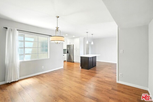 Building Photo - 15248 Dickens St