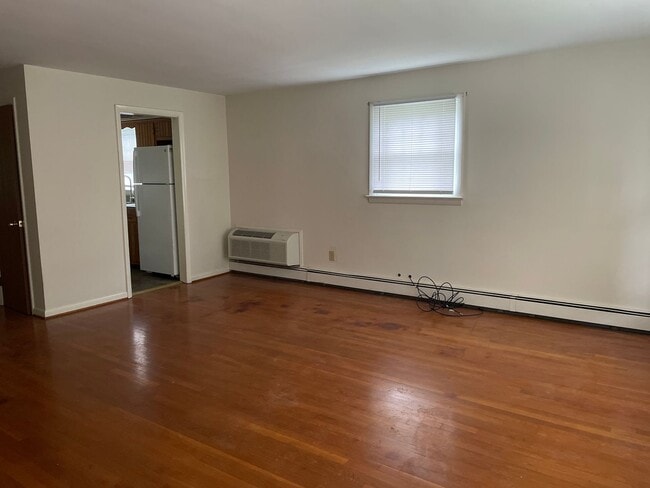 Building Photo - Duplex 3 bedroom apartment in Spring Garde...