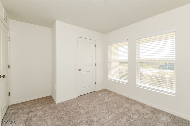 Building Photo - 3615 Caloosa Pkwy