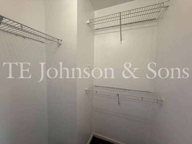 Building Photo - Charming 3-Bedroom Home with Modern Comfor...