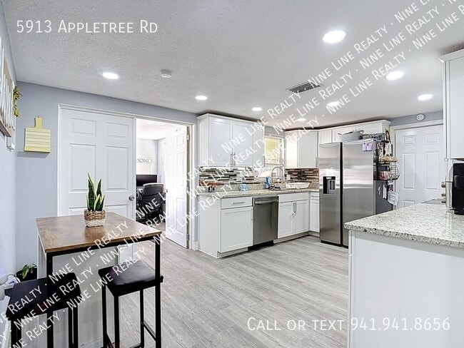 Building Photo - 5913 Appletree Rd