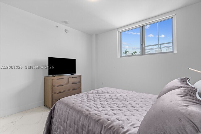 Building Photo - 17111 Biscayne Blvd