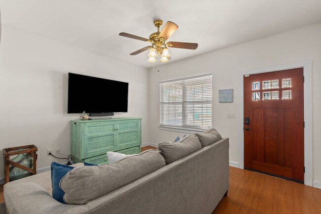 Building Photo - 95 Cobia St