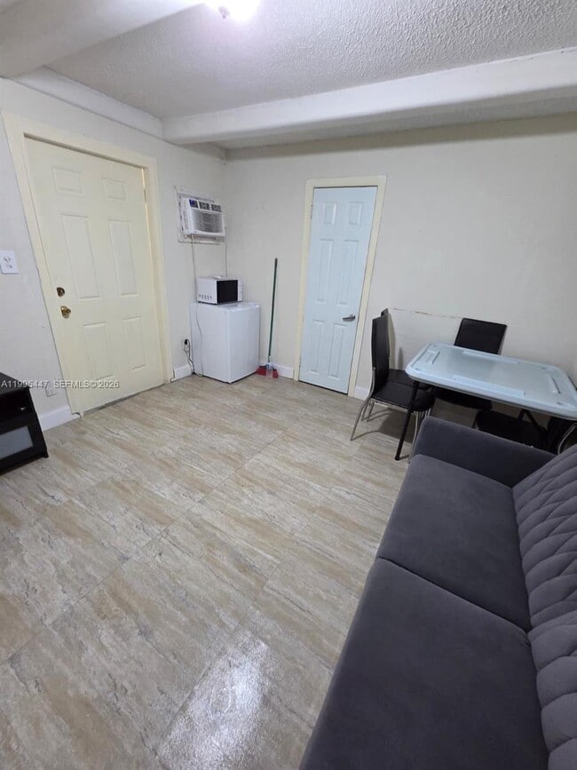 Building Photo - 1420 SW 129th Ct