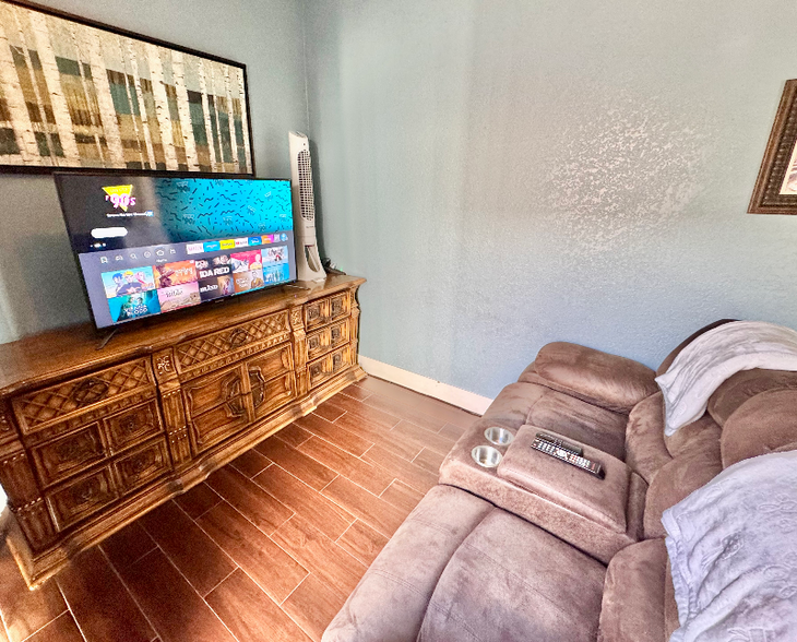 Building Photo - 5333 Longridge Ave