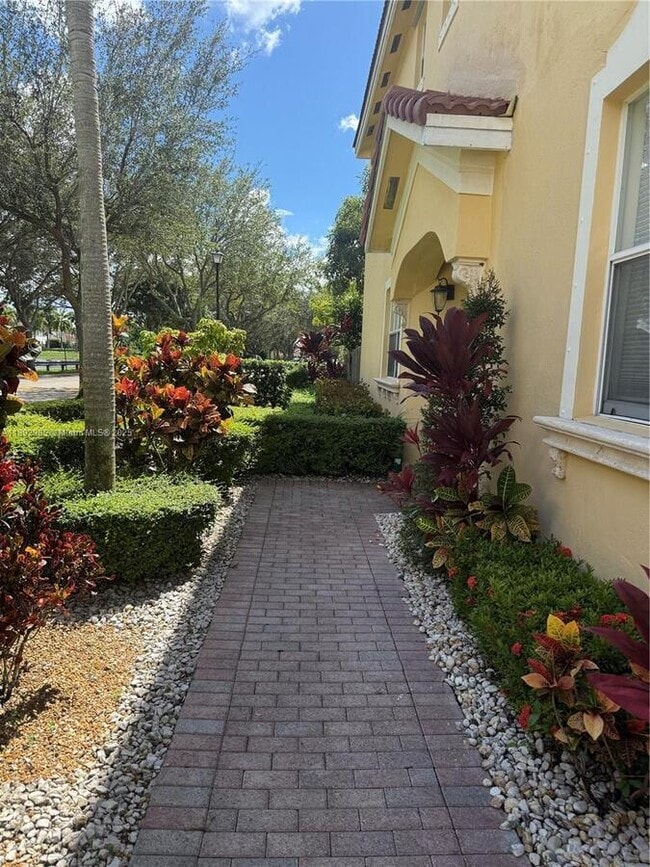 Building Photo - 15030 SW 9th Terrace