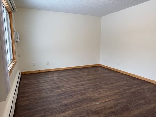 Building Photo - 625 2nd Ave W