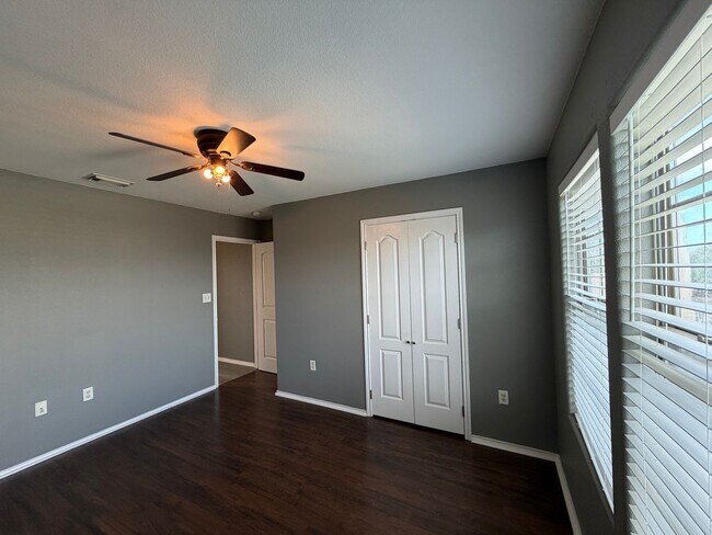 Building Photo - TWO STORY 5 BEDROOM 3 BATH HOUSE WITH SPA