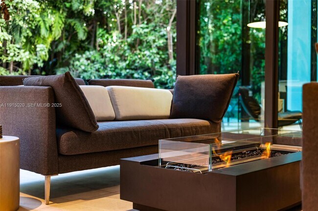 Building Photo - 77 SW 18th Terrace