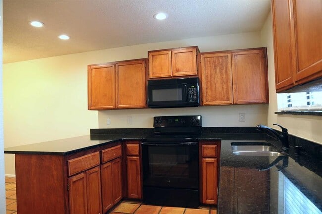 Building Photo - 4 Deerfield Dr