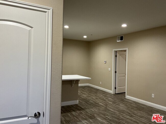 Building Photo - 13133 Le Parc Blvd