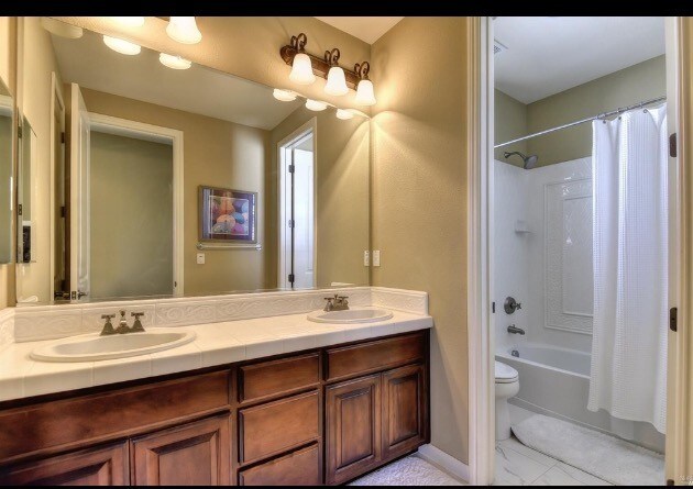 Building Photo - 922 Ruby Dr