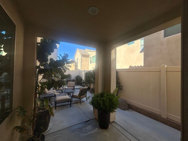 Building Photo - Modern 4 Bedroom Home with Downstairs Suite, Owned Solar & Resort-Style HOA Amenities