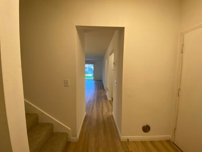 Building Photo - Spacious 2 Bedroom/ 2 Bath in the Highly Desired Tropical Setting of Windsong Cove Community of C...