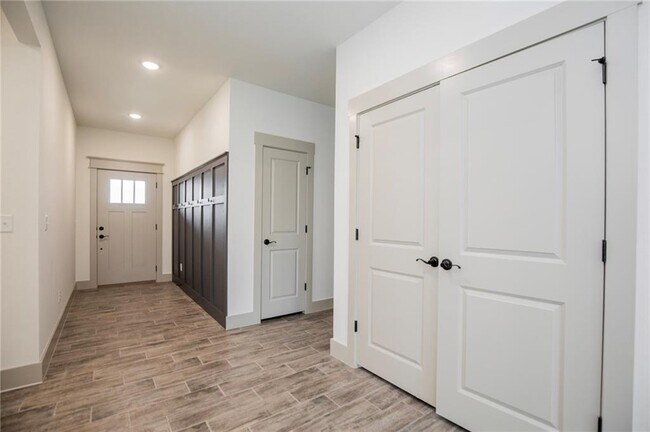 Building Photo - 108 White Oak St