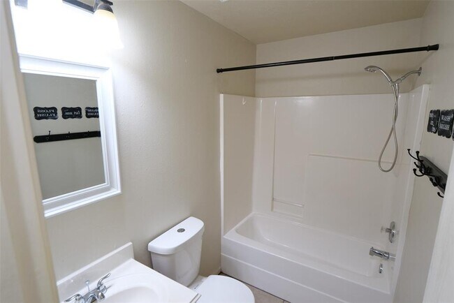 Building Photo - 23135 N Waterlake Dr