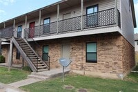 Building Photo - 1901 E Lindsey St