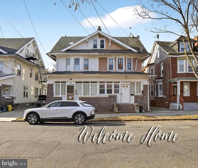 Building Photo - 713 Monmouth St