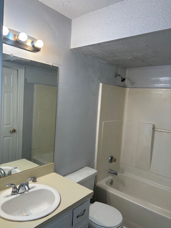 Building Photo - 6908 Kimberly Ave