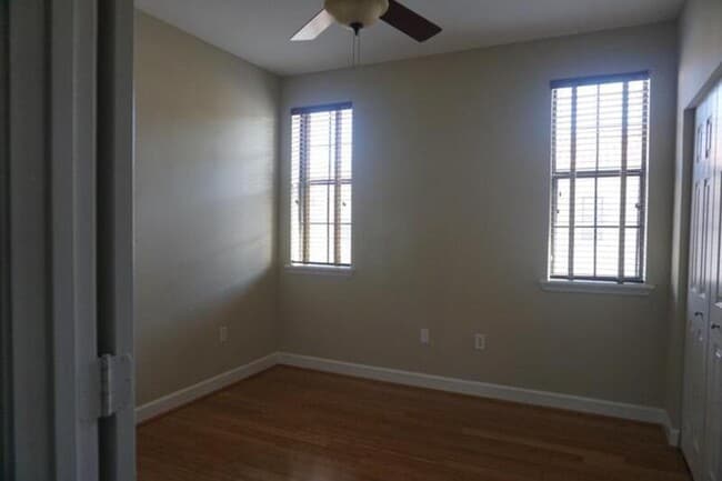 Building Photo - 612 Fern St